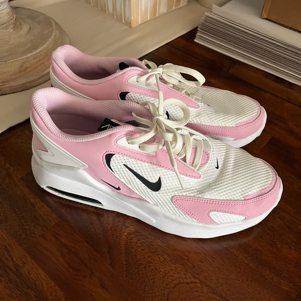 Nike tennis shoes